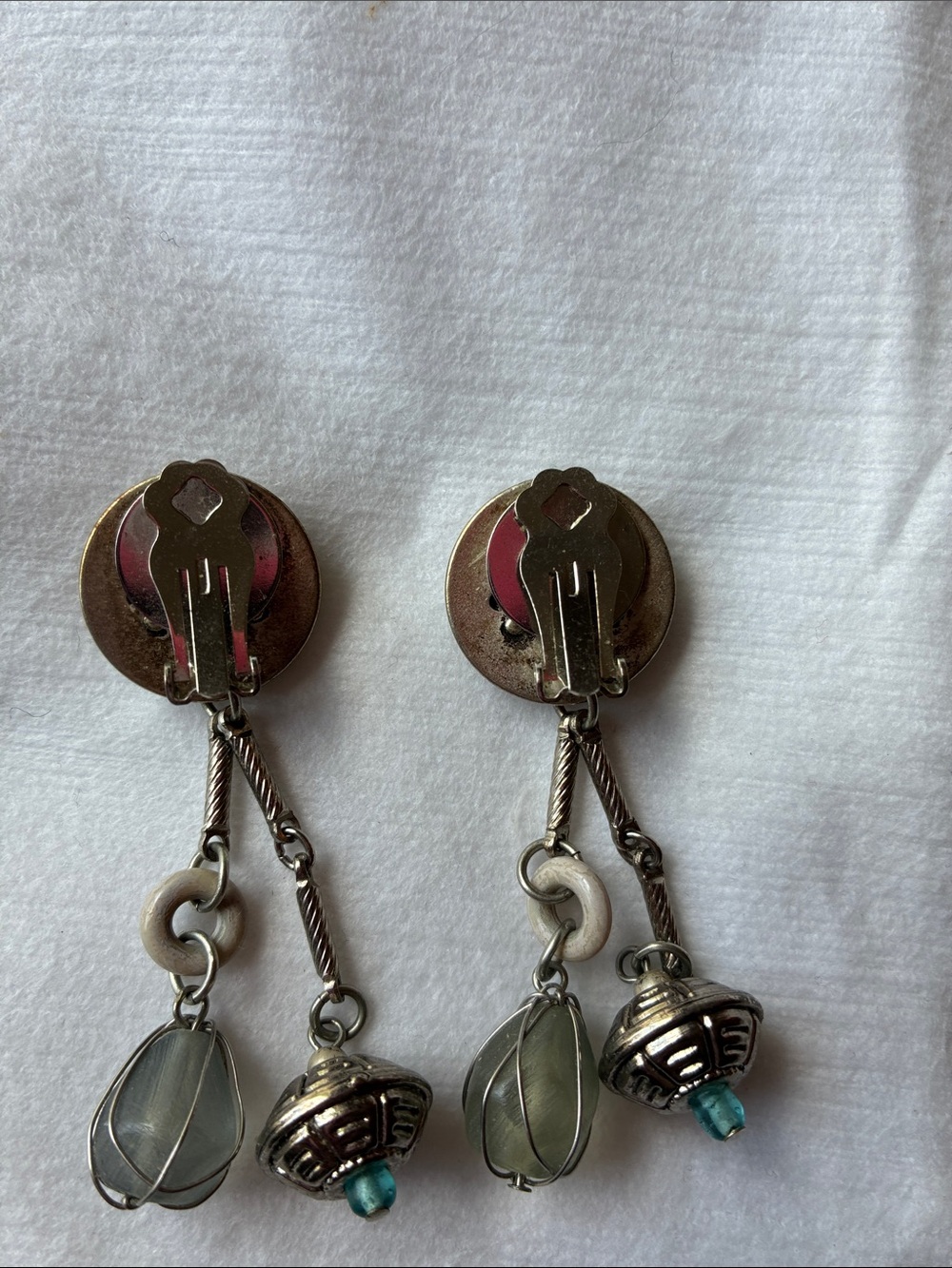 Vintage-Inspired Silver & Pale Green Dangle Clip-On Earrings - Picture 2 of 2